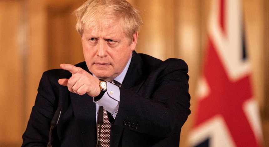 Boris Johnson, primeiro-ministro do Reino Unido, ao anunciar medidas de combate à pandemia de covid-19, em Londres a 17 de março de 2020
