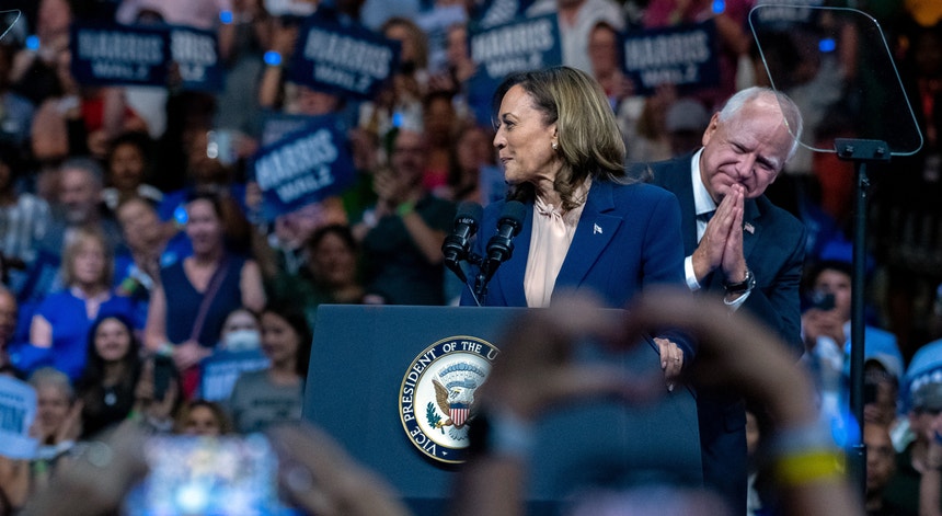 A atual vice de Joe Biden reconheceu que a sua candidatura com Tim Walz não é a favorita nesta corrida
