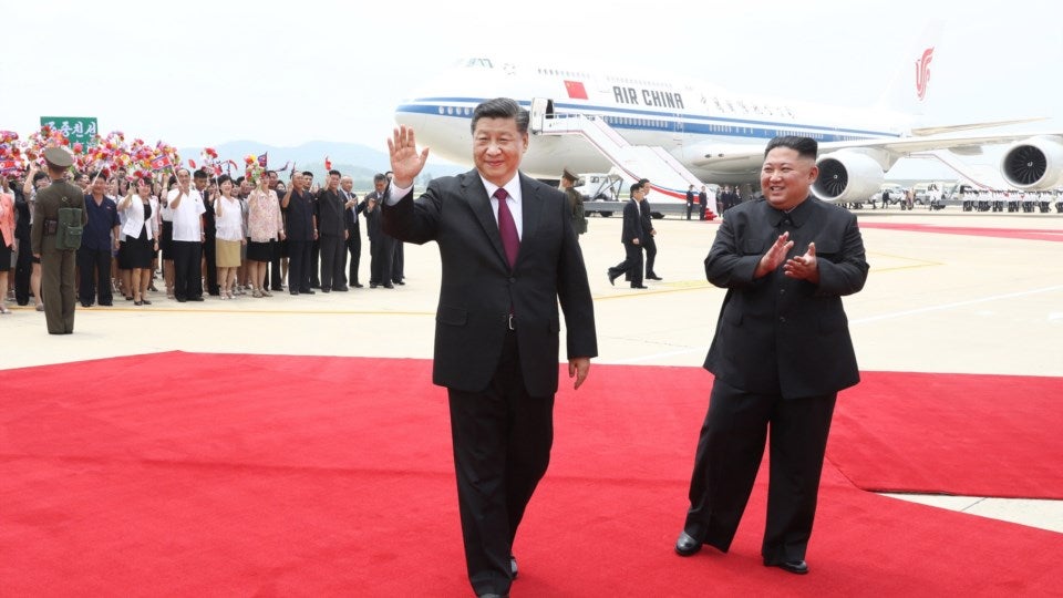 Xi visita Coreia do Norte para reforçar influência chinesa s
