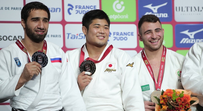 Judoca português Anri Egutidze medalha de bronze à direita da imagem
