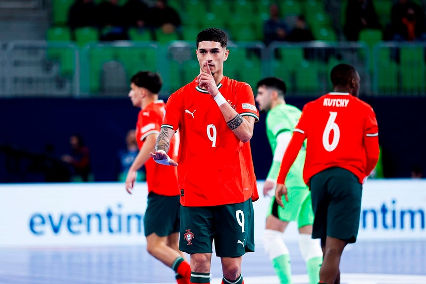 Portugal vence França e procura `tri` frente à Espanha