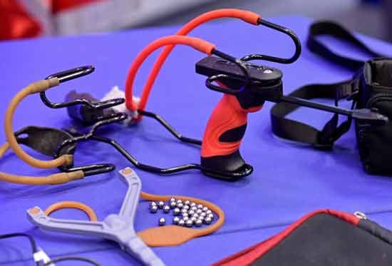 Um aspecto do material apreendido pela pol&iacute;cia de Hambuirgo dias antes da cimeira do G20 Foto: Reuters