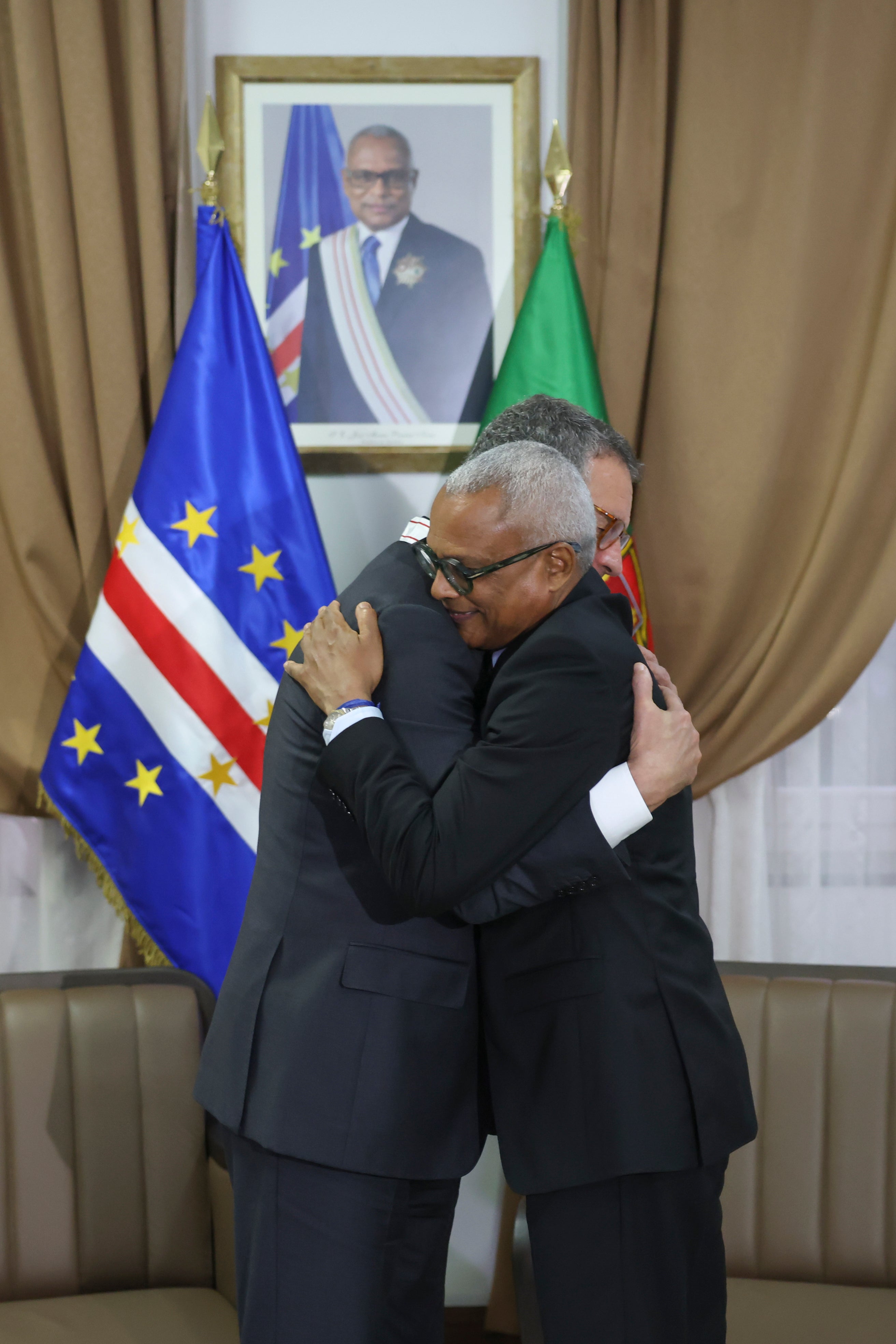 Chefes de Estado de Cabo Verde e Portugal estreitam laços e condecoram-se em privado