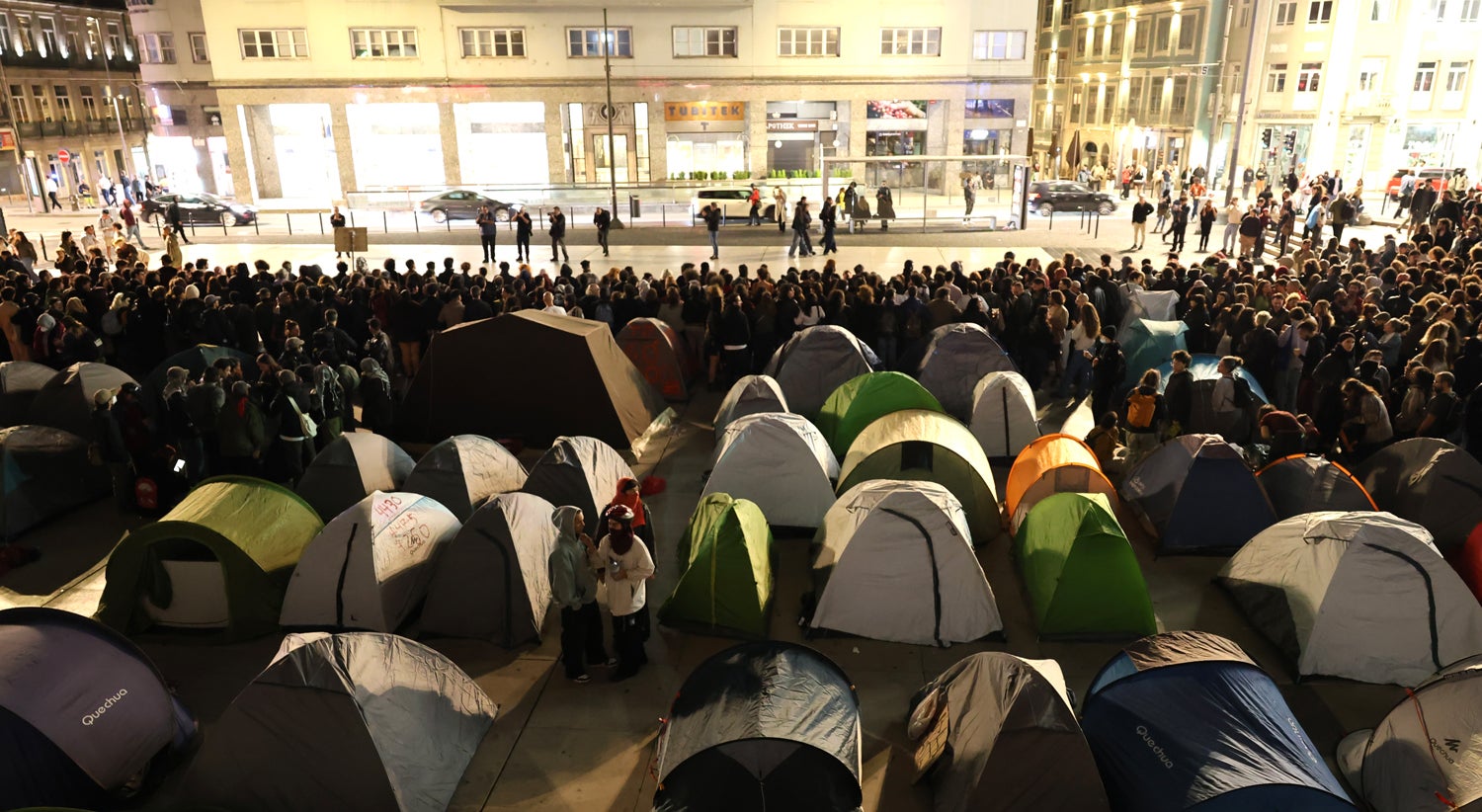 Housing protesters maintain camps in Lisbon and Porto after clashes