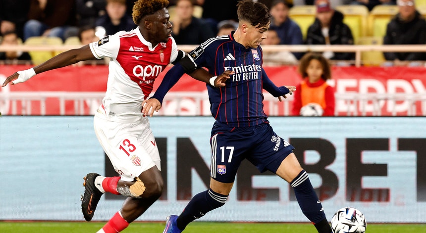 Imagem de Lyon vence no Mónaco