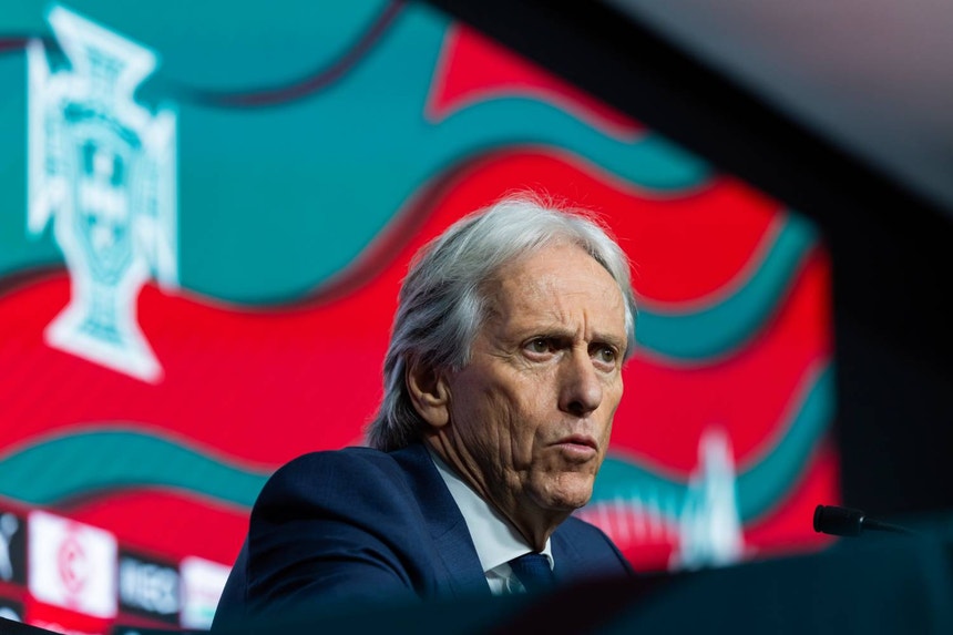 Imagem de Jorge Jesus confirma titularidade do capitão. Ronaldo admite: "Os portugueses estão a contar comigo".