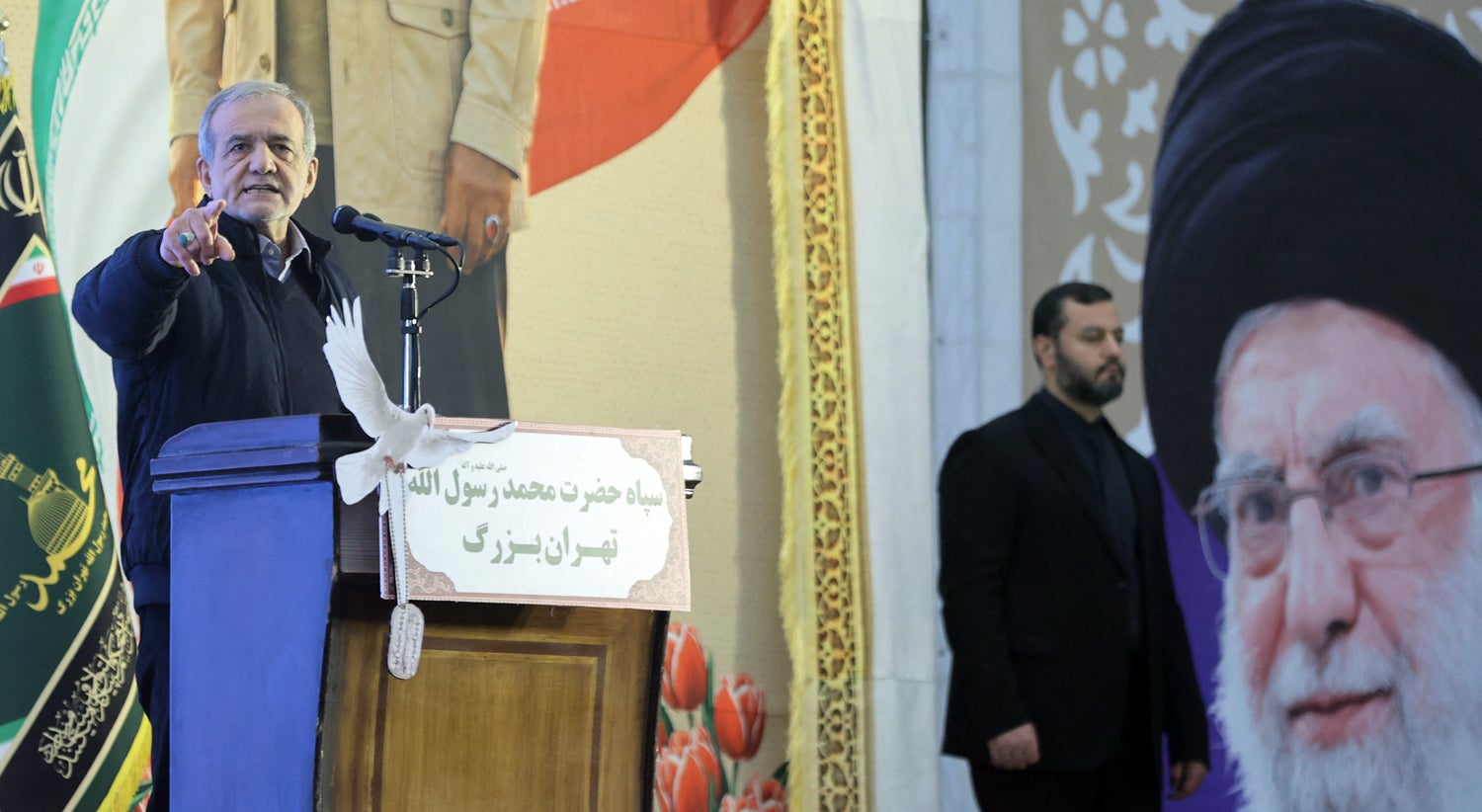 Presidente iraniano avisa que ataque a líder supremo é declaração de guerra