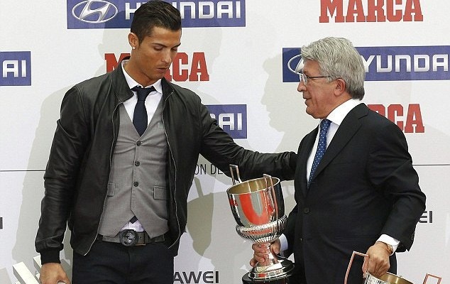  10 de novembro - Cristiano Ronaldo recebe do Jornal MARCA os pr&eacute;mios Di St&eacute;fano e o Pichichi da Liga Espanhola 