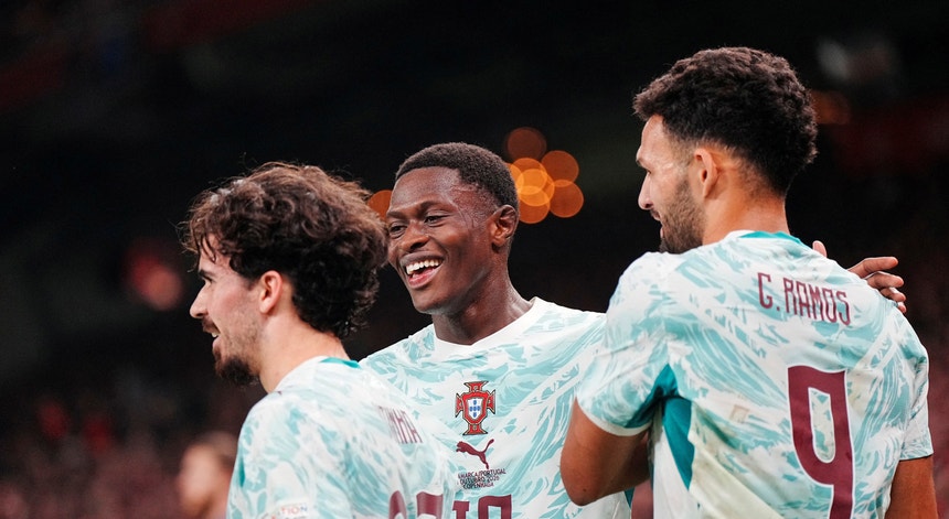 Portugal sobe ao quinto lugar do ranking da FIFA, Espanha mantém liderança