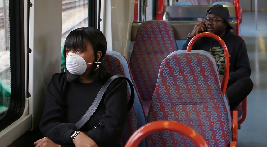 A partir de hoje (segunda-feira) é obrigatório o uso de máscaras nos transportes públicos

