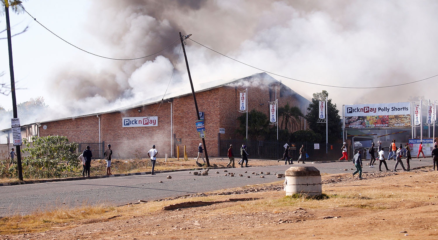  Em Pietermaritzburg. A onda de protestos estende-se a v&aacute;rias outras cidades da &Aacute;frica do Sul | Foto: Rogan Ward/Reuters 