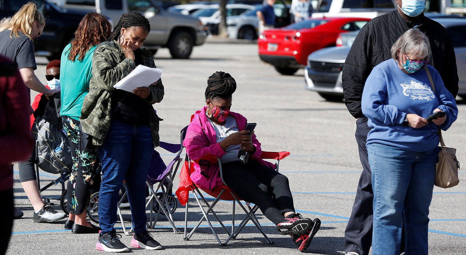  Os eleitores fazem fila para votar em Effingham, Carolina do Su |REUTERS/Randall Hill  