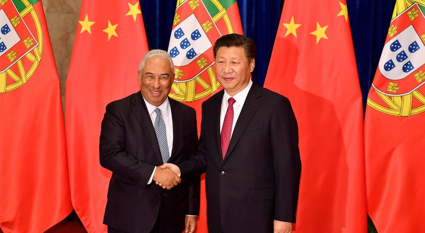 António Costa com o Presidente chinês Xi Jinping, durante a recente visita do primeiro-ministro a Pequim.  
