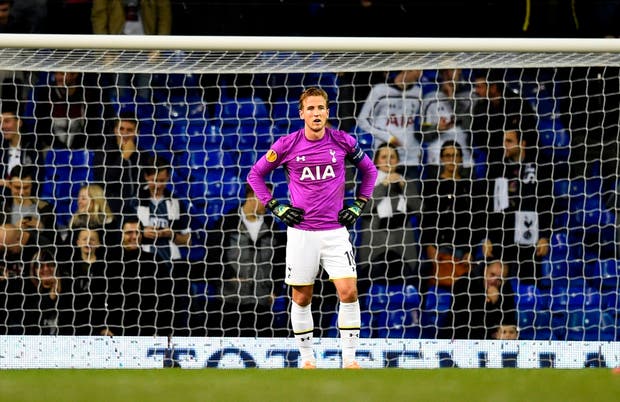 Harry Kane, o avançado, na baliza do Tottenham - Dylan Martínez - REUTERS