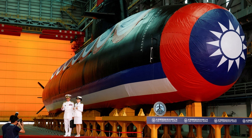 Taiwan apresenta primeiro submarino de produção local