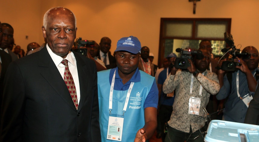 Os angolanos são chamados a escolher entre seis candidatos o sucessor de José Eduardo dos Santos
