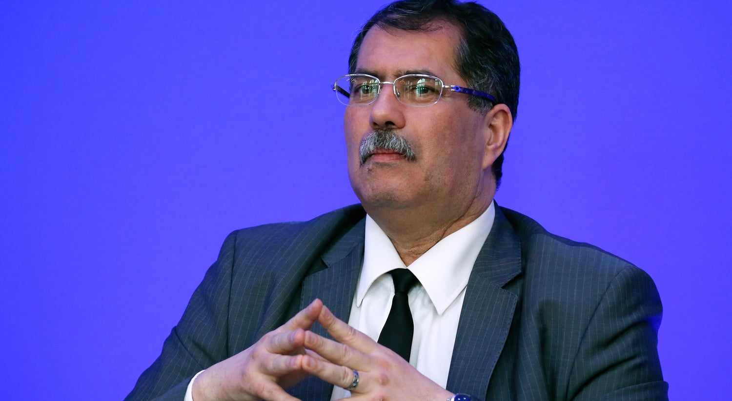 Anouar Kbibech, Presidente do Conselho Franc&ecirc;s da Comunidade Mu&ccedil;ulmana, que agrupa 2.500 mesquitas francesas, durante num encontro em mar&ccedil;o de 2016 entre representantes da comunidade isl&acirc;mica francesa sobre a desradicaliza&ccedil;&atilde;o dos mu&ccedil;ulmanos no pa&iacute;s. Foto: Reuters