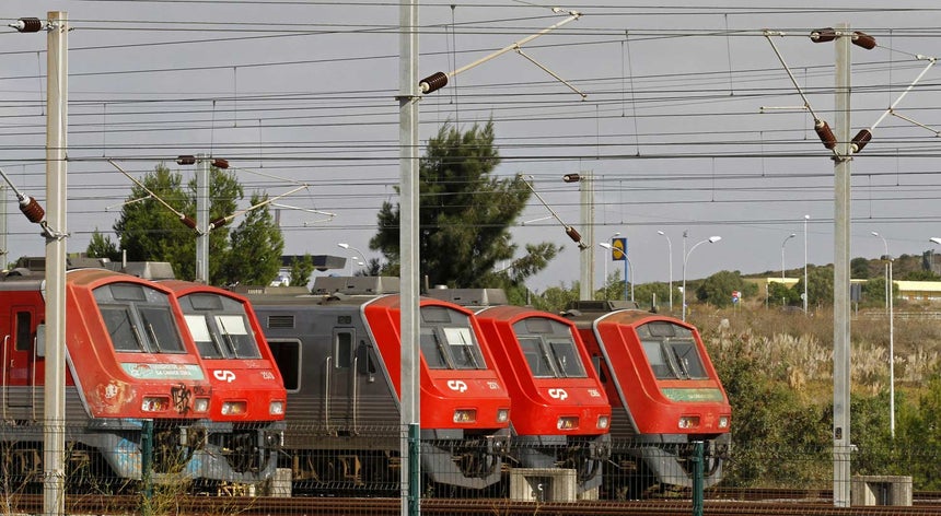 Resultado de imagem para Mais de 400 comboios suprimidos devido à greve da IP