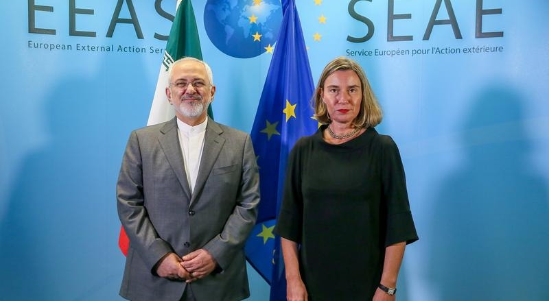 Javad Zarif, ministro iraniano dos Negócios Estrangeiros, com Federica Mogherini, chefe da diplomacia da União Europeia
