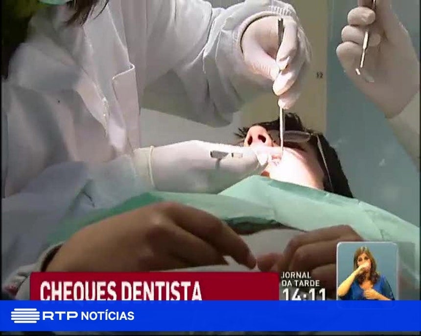 Parlamento aprova dois projetos de lei que criam carreira de médicos dentistas no SNS