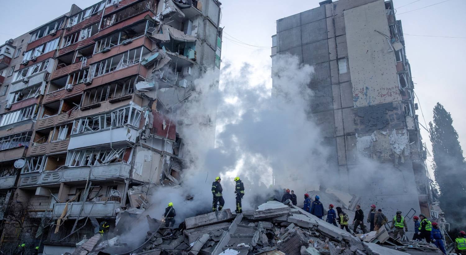 Zelensky volta a pressionar aliados e pede mais ação após bombardeamentos russos