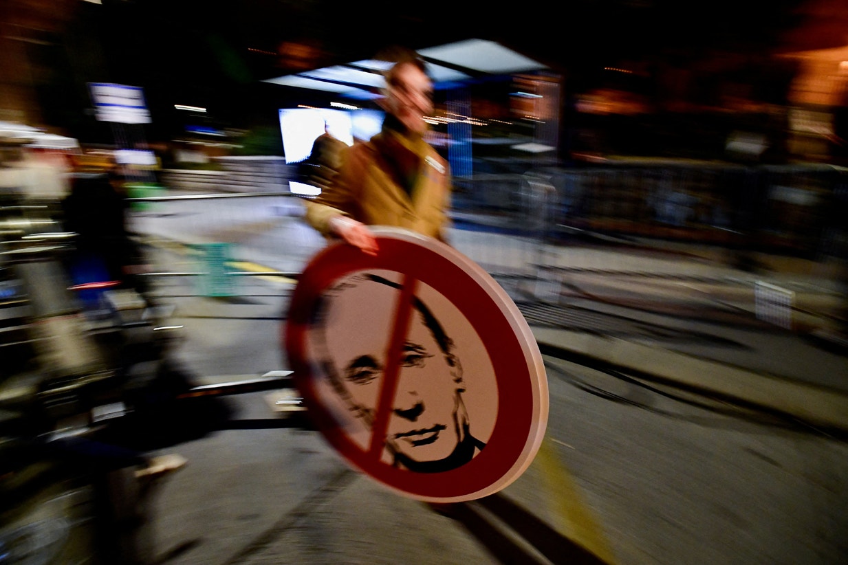  Protestos anti-Putin na Hungria | Marton Monus - Reuters 