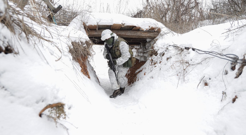 Militares ucranianos estão a posicionar-se junto à fronteira 
