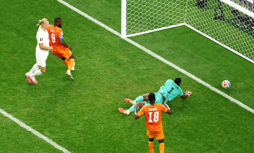 Imagem de Erling Haaland decide passagem da Noruega aos oitavos