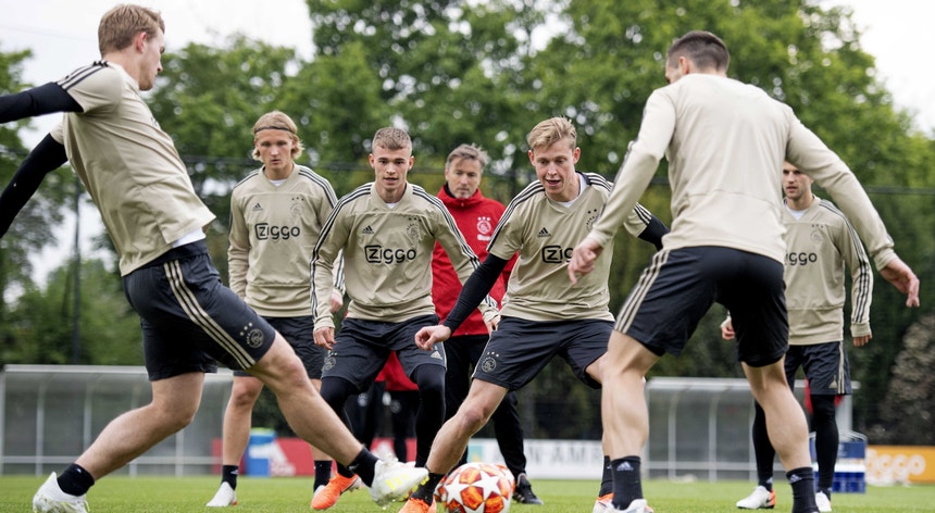 Os jovens do Ajax vão tentar chegar à final da "Champions"

