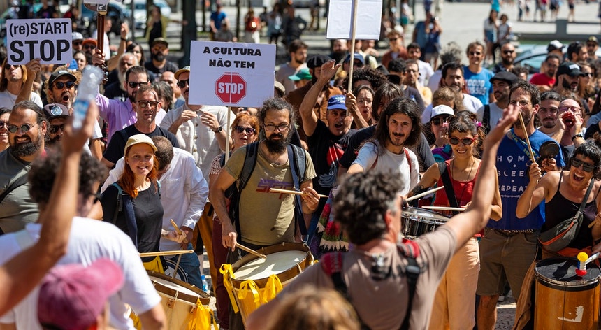 Manifestação contra o encerramento do Centro Comercial STOP no Porto
