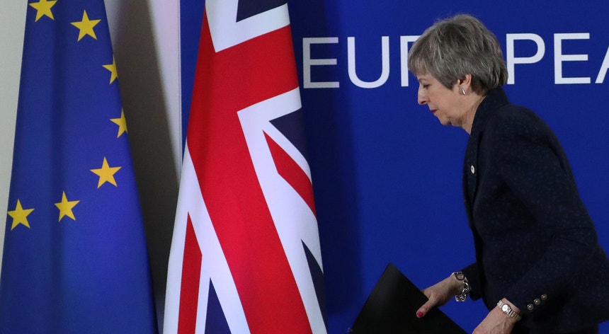 A primeira-ministra britânica, Theresa May, está à beira de conseguir um novo adiamento do Brexit
