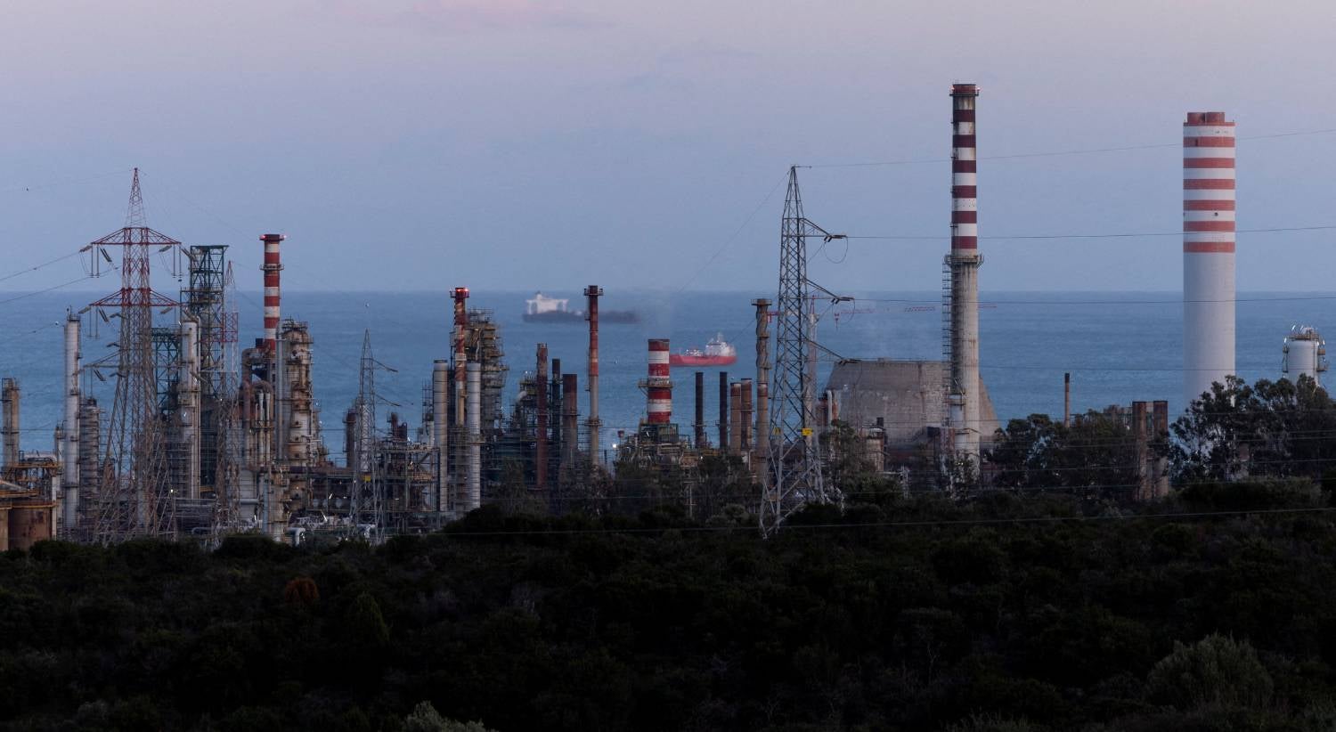 Preços do petróleo e do gás natural voltam a aumentar