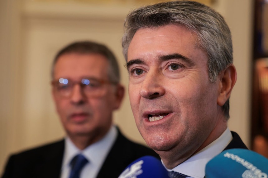 Imagem de Líder do PS quer respostas sobre mortalidade, urgências e aeroportos