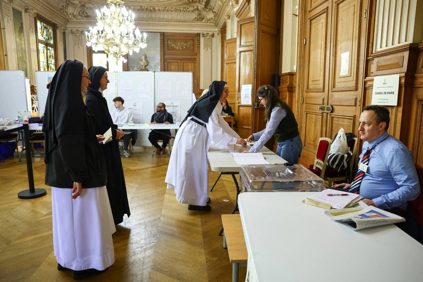 Mesas de voto abertas em França para a segunda volta das eleições autárquicas