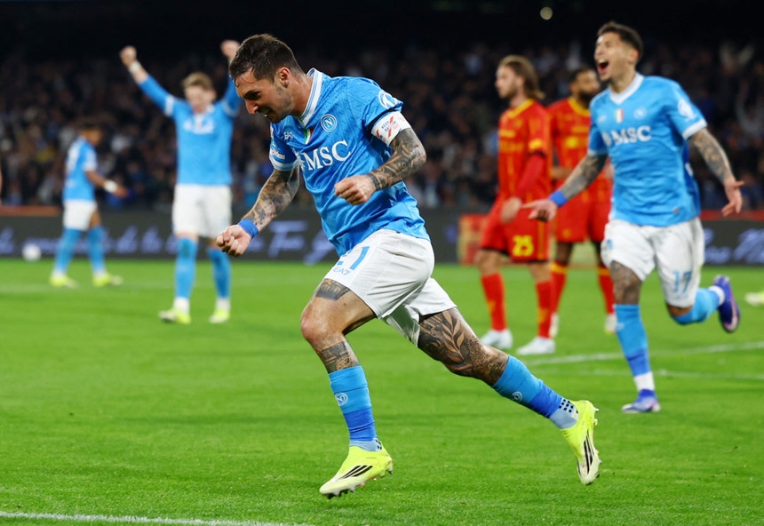 Imagem de Nápoles vence Lecce e reforça terceiro lugar na Liga italiana