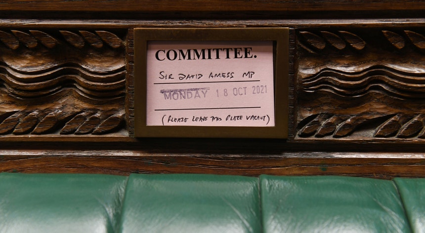 O lugar do parlamentar David Amess permanece vazio na Câmara dos Comuns
