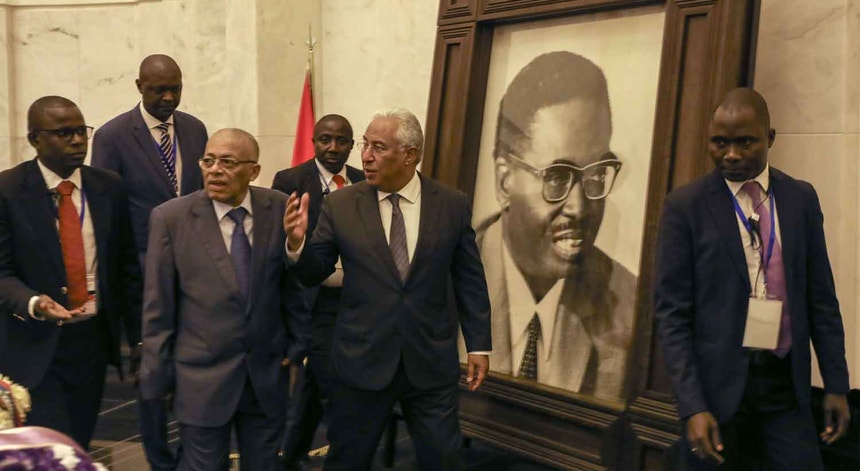 O primeiro-ministro português visitou o Memorial António Agostinho Neto, em Luanda
