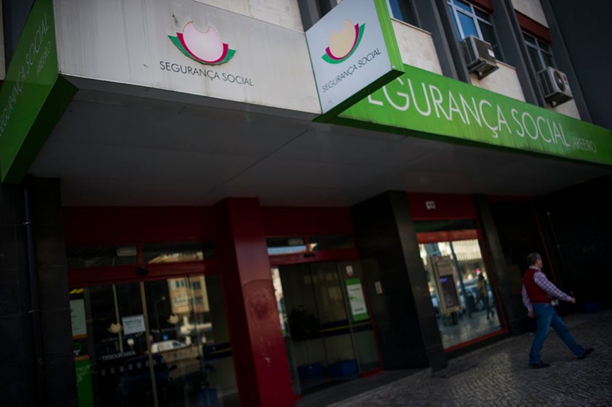 Imagem de Trabalhadores da Segurança Social com 1,9 milhões em prémios pela cobrança de dívida