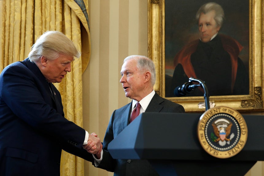 Procurador-geral dos EUA reuniu-se com embaixador russo durante a campanha