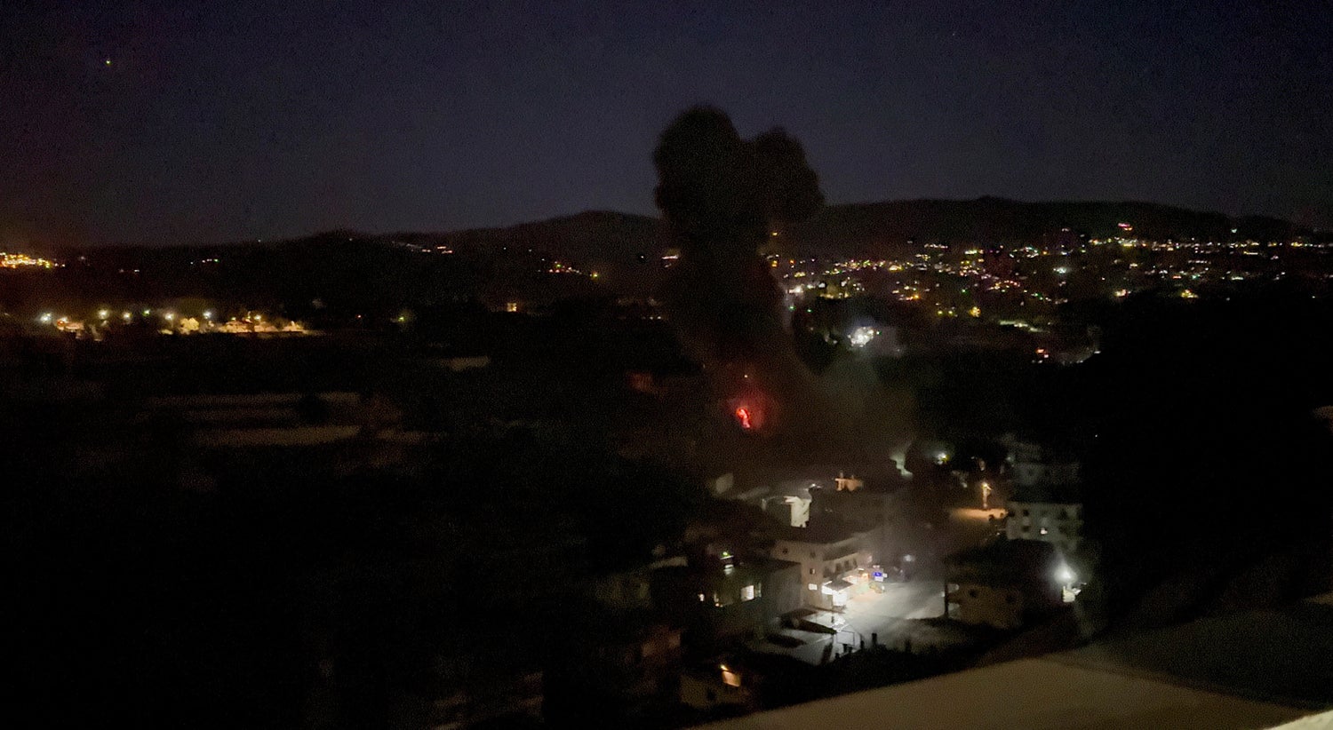 Israel ataca alvos atribuídos ao Hezbollah no sul do Líbano