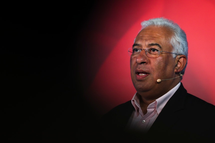 António Costa falou aos militantes do Partido Socialista sobre a política de rendimentos que pretende implementar
