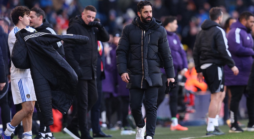 Imagem de Manchester United volta a empatar