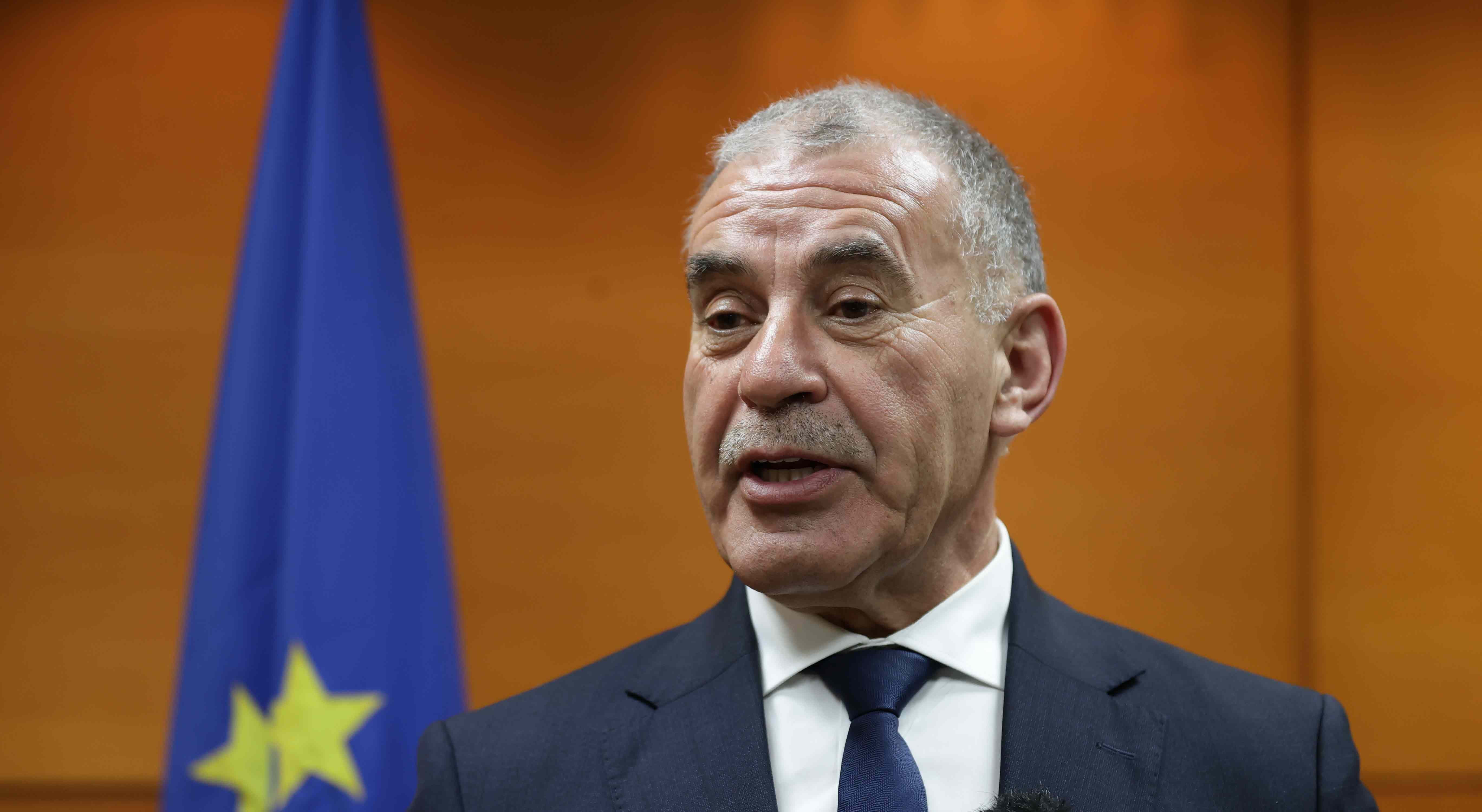 Portugal vai acompanhar transição na Venezuela e ajudar no que lhe 