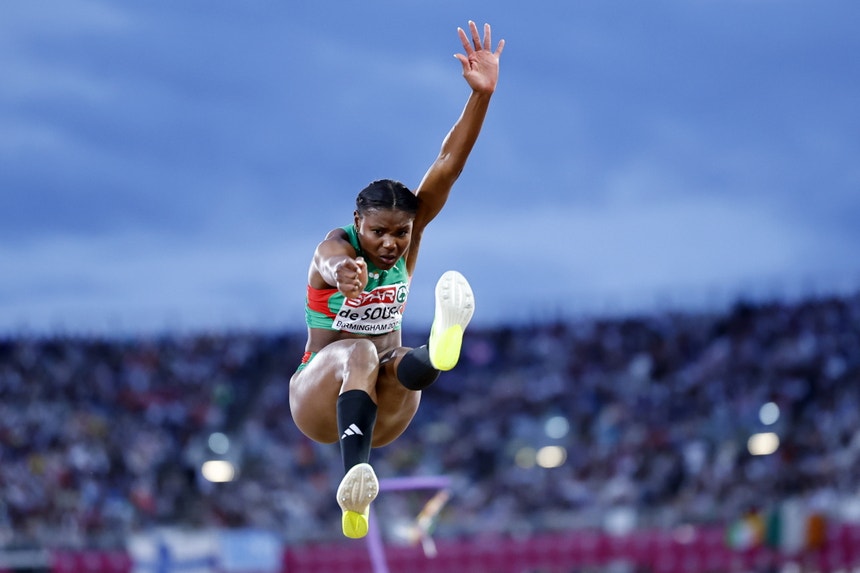 Europeus de atletismo. Agate de Sousa `cai` do bronze para o quarto lugar no salto em comprimento