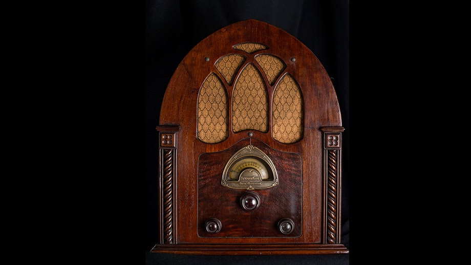  Pedro Pina / Recetor de r&aacute;dio, super heterodino, tipo capela. 