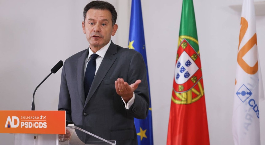 Imagem de Exames nacionais. Montenegro admite eventuais falhas políticas