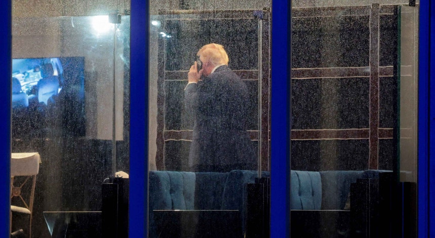 Imagem de Trump falou com Putin e Zelensky e ofereceu-se para ajudar a alcançar acordo