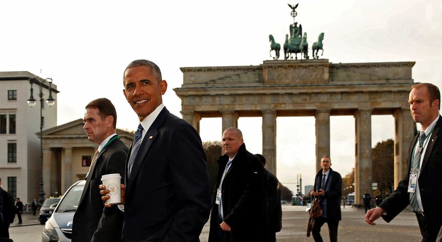 Obama nas portas de Brandemburgo em Berlim. Foto: Kevin Lamarque - Reuters