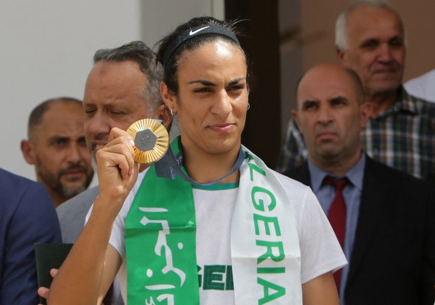 Imane Khelif regressa à Argélia com a medalha de ouro
