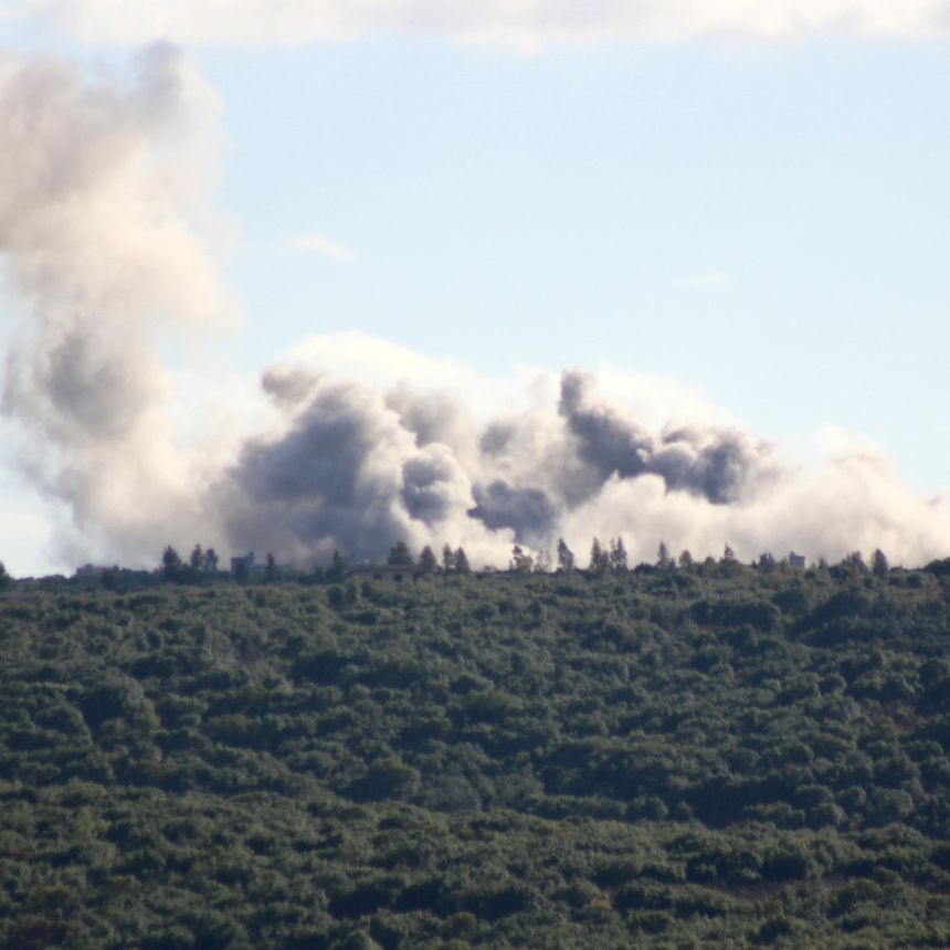 Fumo após um ataque aéreo israelita perto de Jibbain, no sul do Líbano.
